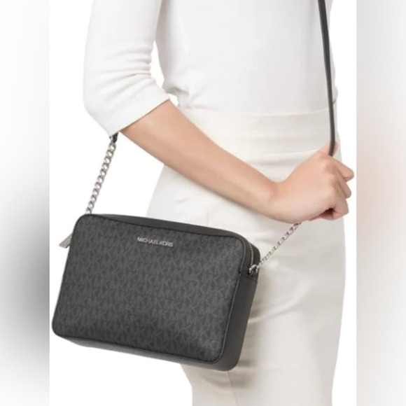 Michael Kors Black large East West Jet Set Crossbody with chain strap - Picture 5 of 9